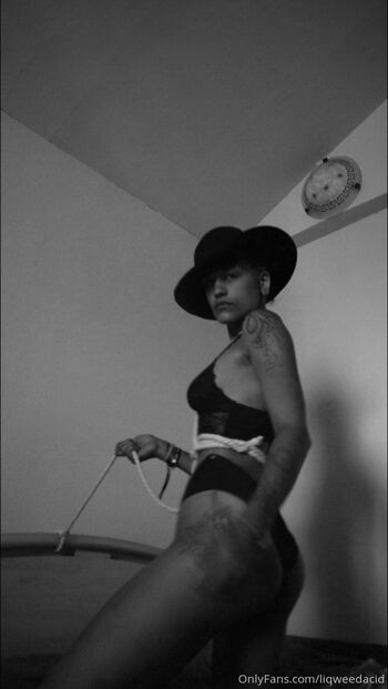 liqweedacid nude photo #13