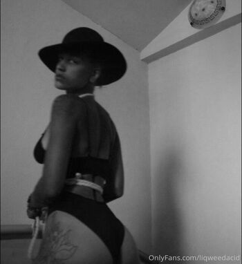 liqweedacid nude photo #15