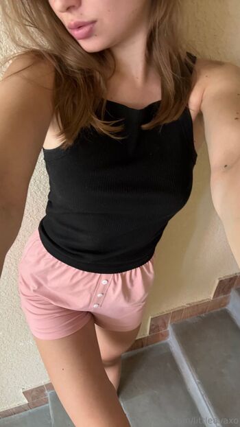 OnlyFans / littleavaxo nude photo #5