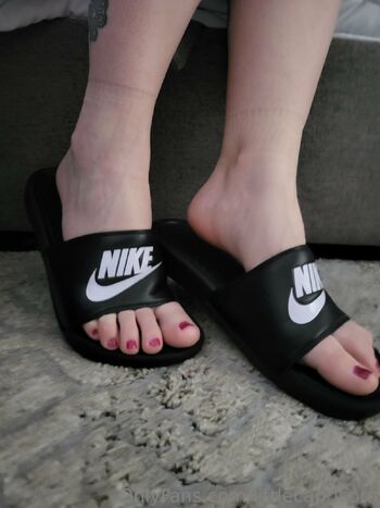 Monarchnikk / littlecapricorn / thatbxtch09 nude photo #2