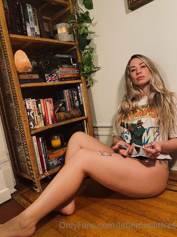 Kitte / littlemisslitfree nude photo #7