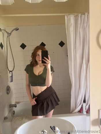 Rosie Fa / littleredrosie1 nude photo #20