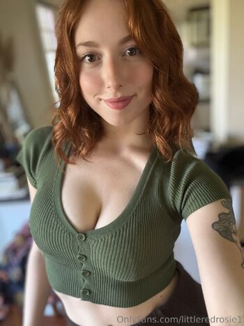 Rosie Fa / littleredrosie1 nude photo #21