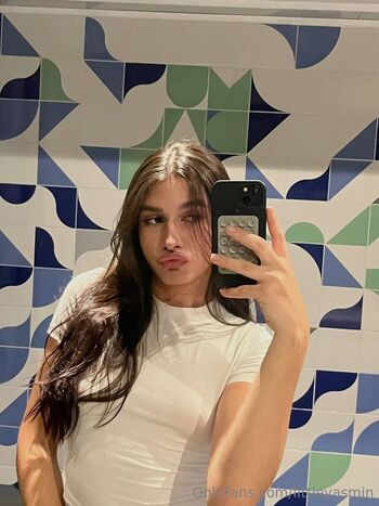 OnlyFans / littleyasmin nude photo #1