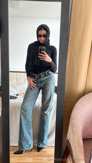 OnlyFans / littleyasmin nude photo #16