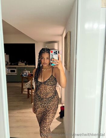 Kenda / livewellwithkendal nude photo #8