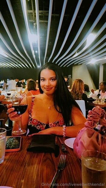 Kenda / livewellwithkendal nude photo #9