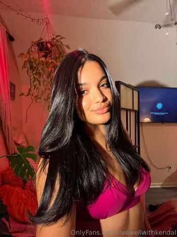 Kenda / livewellwithkendal nude photo #12