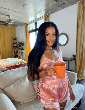 Kenda / livewellwithkendal nude photo #19