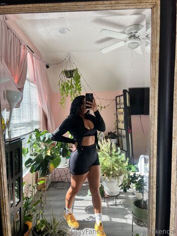 Kenda / livewellwithkendal nude photo #20