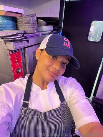 Kenda / livewellwithkendal nude photo #21