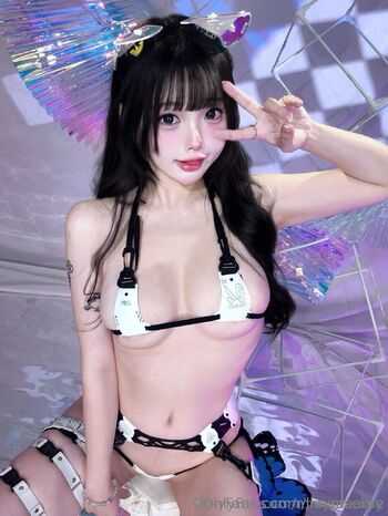 Livy Roselis / livyroselise nude photo #36