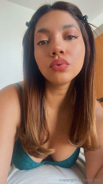 L i z z i e / lizgoti nude photo #9