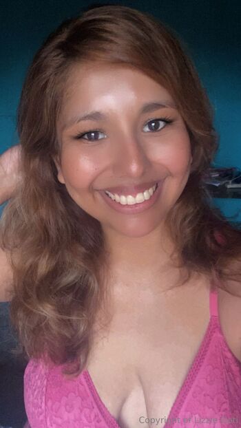 L i z z i e / lizgoti nude photo #12