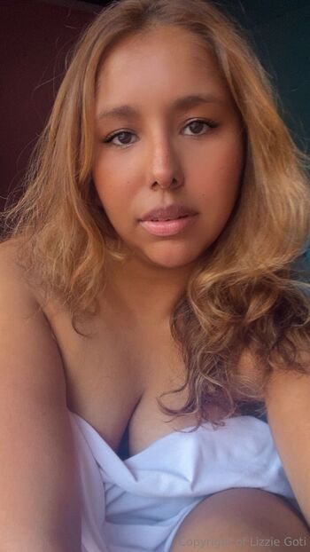 L i z z i e / lizgoti nude photo #14