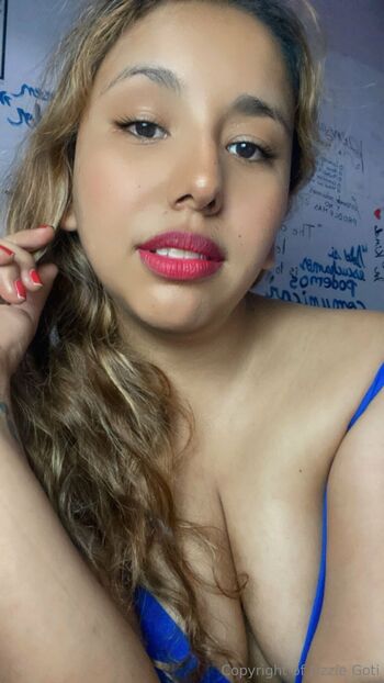 L i z z i e / lizgoti nude photo #32