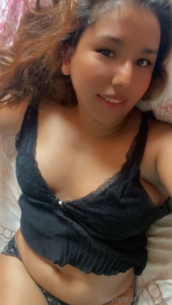 L i z z i e / lizgoti nude photo #35