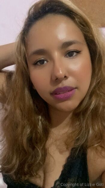L i z z i e / lizgoti nude photo #38