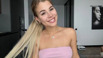 Lily / lliiillyy nude photo #22