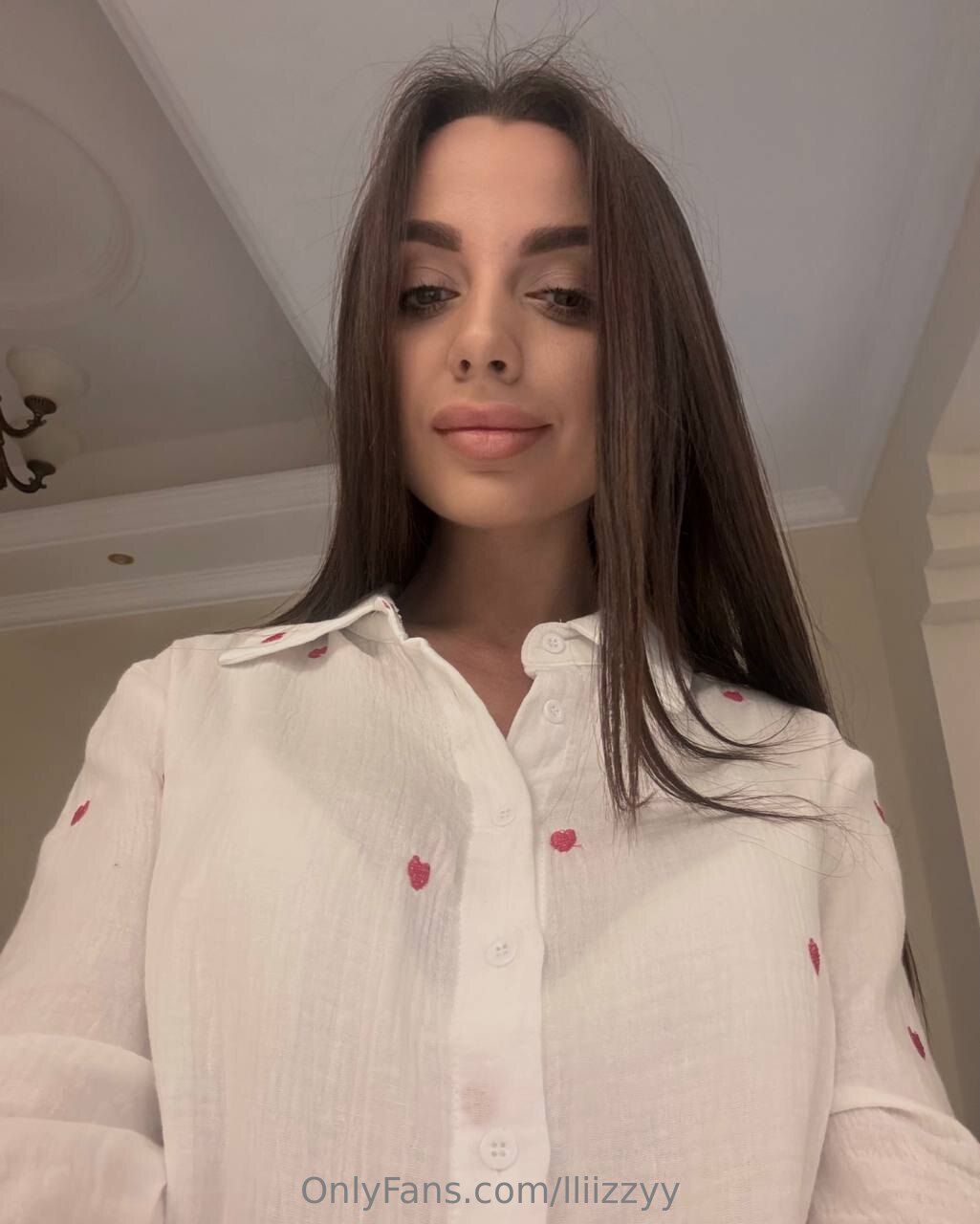 Lizzy / lliizzyy nude photo #2