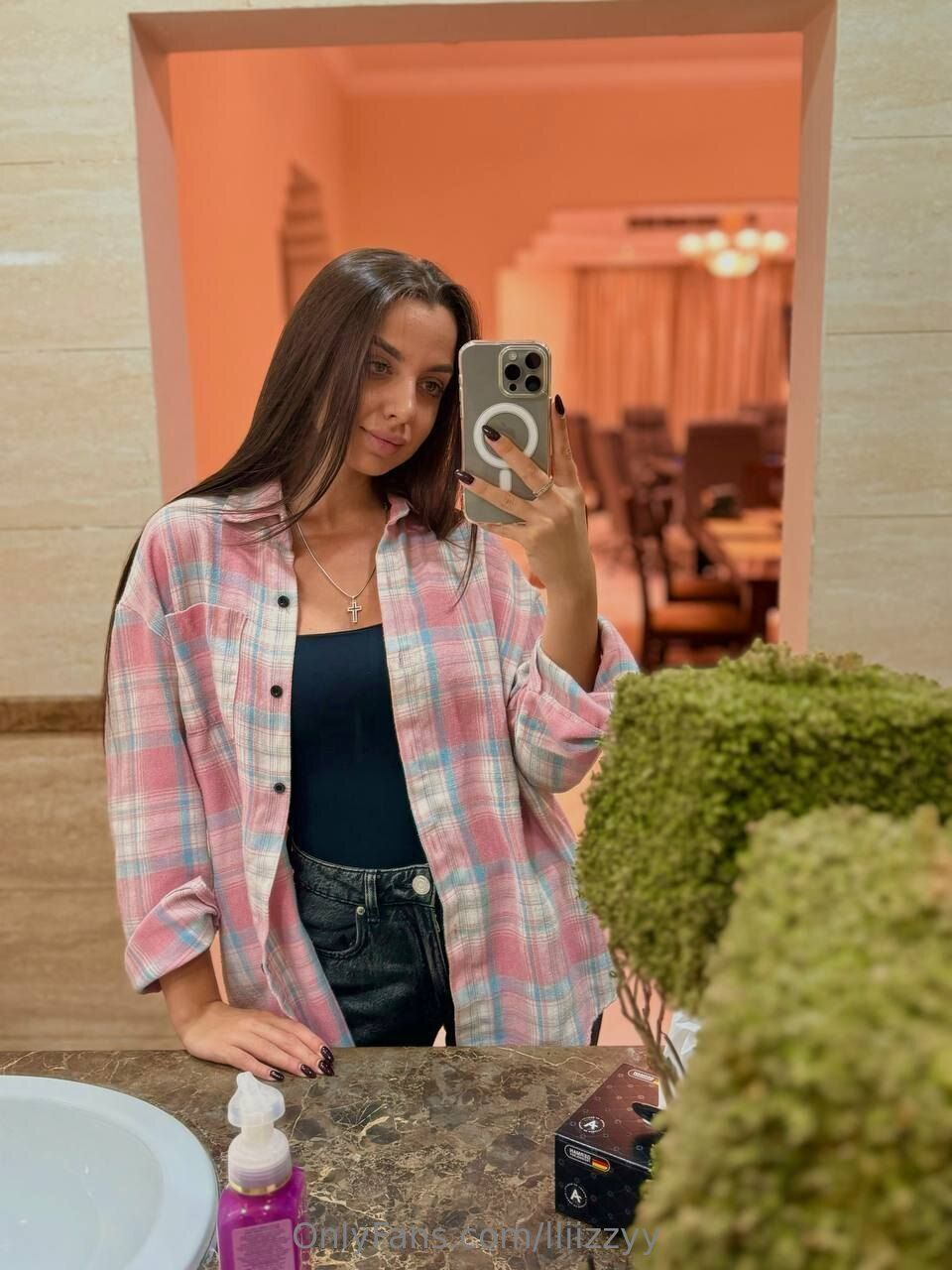 Lizzy / lliizzyy nude photo #5