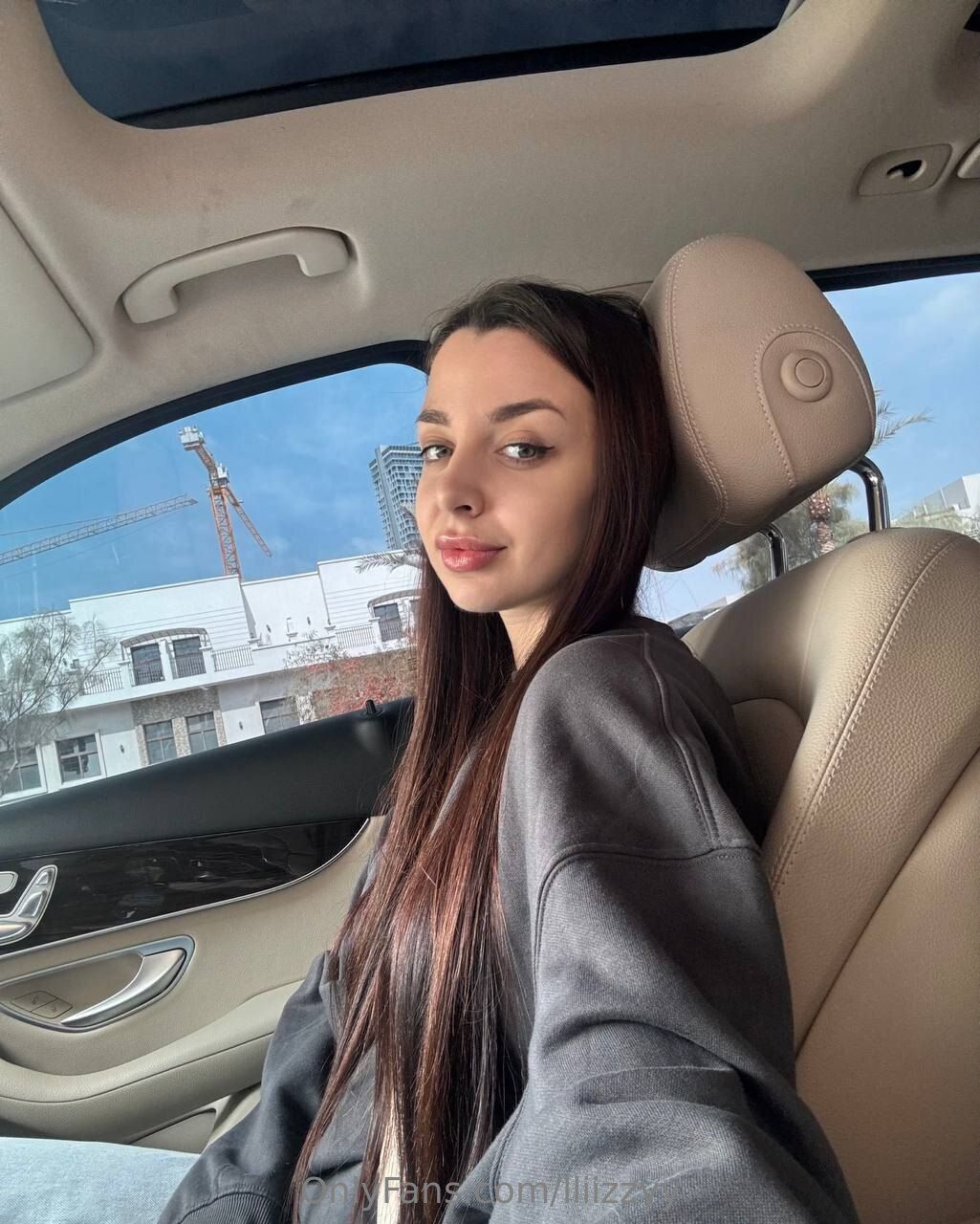 Lizzy / lliizzyy nude photo #8