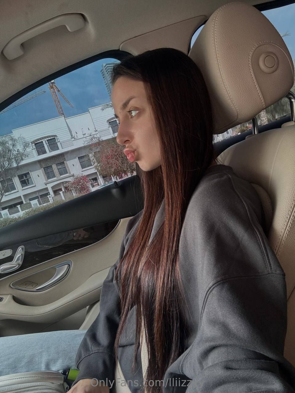 Lizzy / lliizzyy nude photo #9