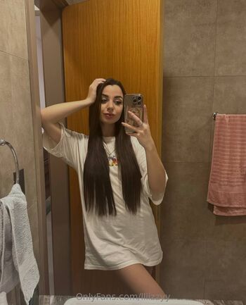 Lizzy / lliizzyy nude photo #12