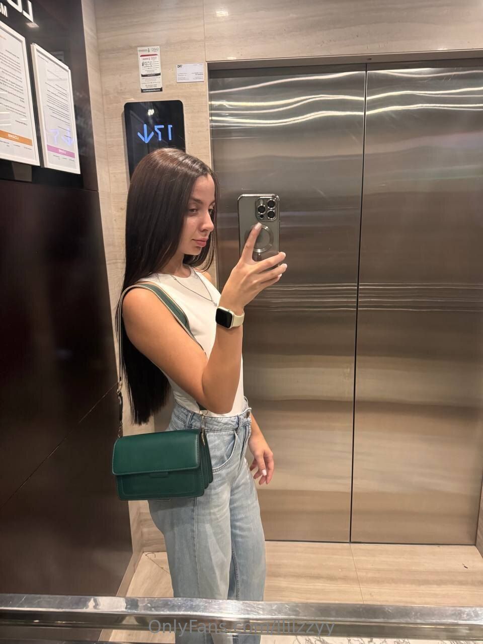 Lizzy / lliizzyy nude photo #15