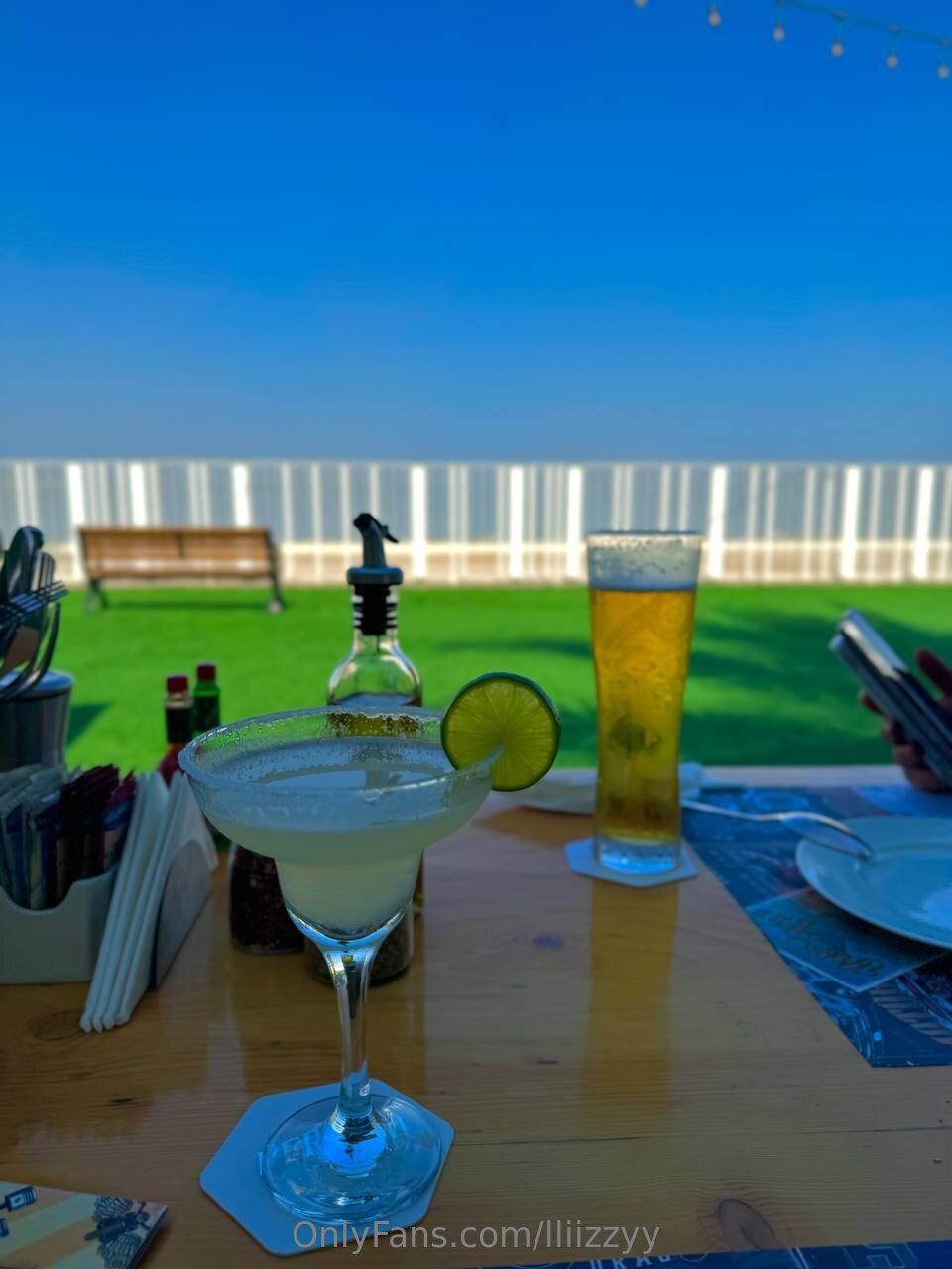 Lizzy / lliizzyy nude photo #16