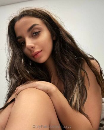 Lizzy / lliizzyy nude photo #17