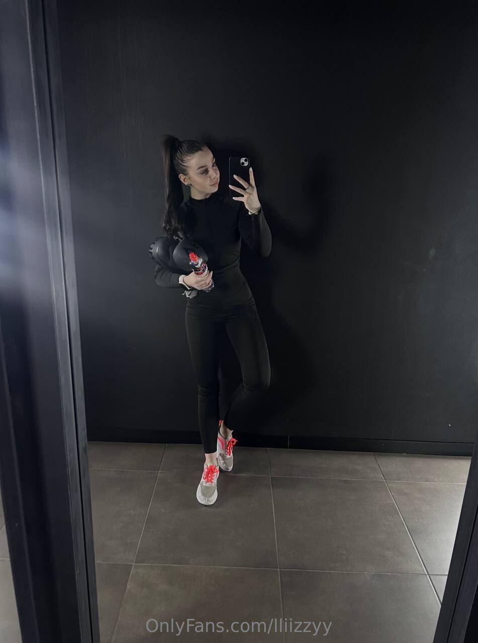 Lizzy / lliizzyy nude photo #18