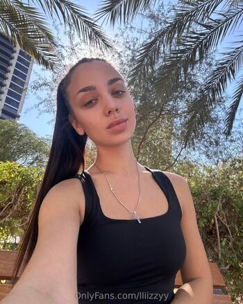 Lizzy / lliizzyy nude photo #19