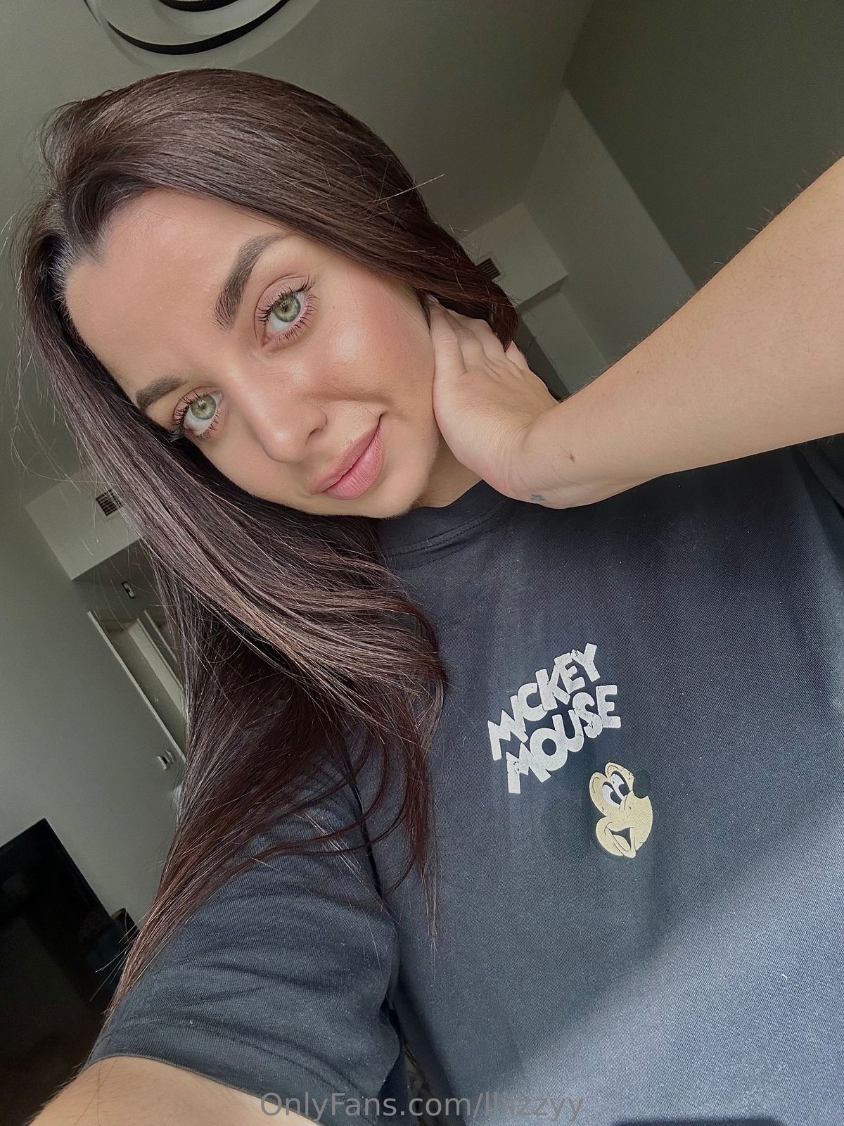 Lizzy / lliizzyy nude photo #23