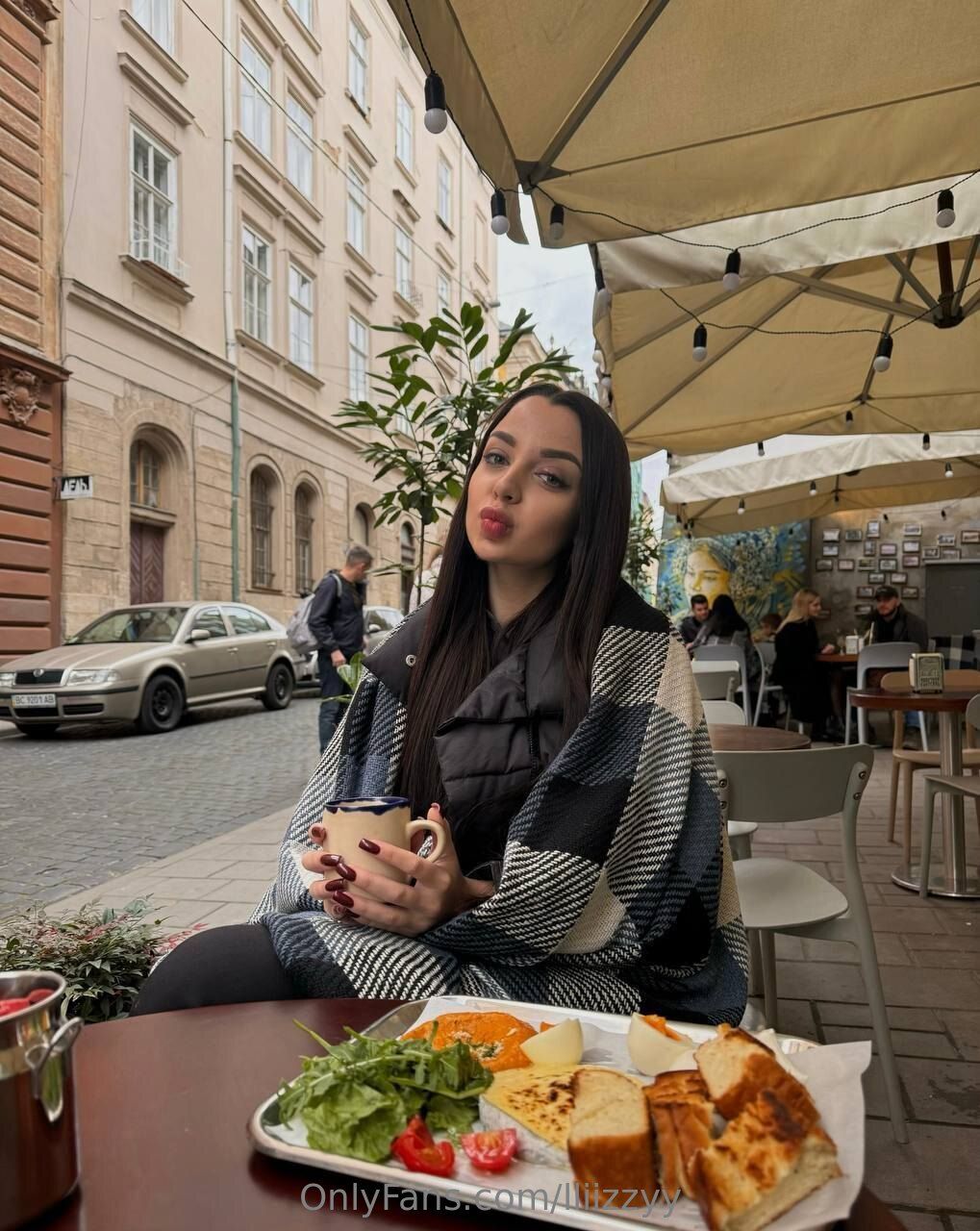 Lizzy / lliizzyy nude photo #25