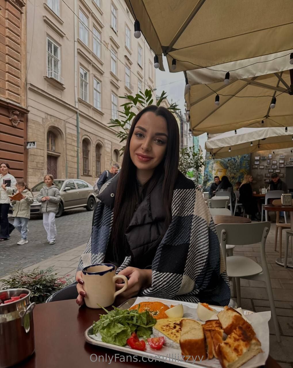 Lizzy / lliizzyy nude photo #26