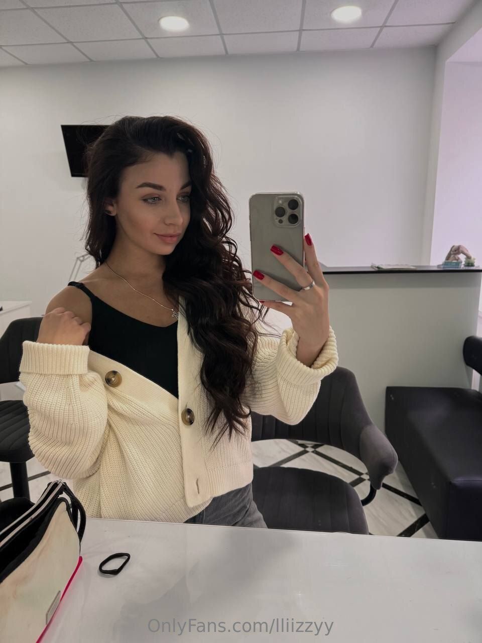 Lizzy / lliizzyy nude photo #29