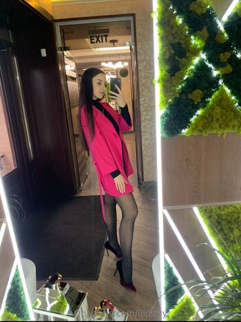 Lizzy / lliizzyy nude photo #30