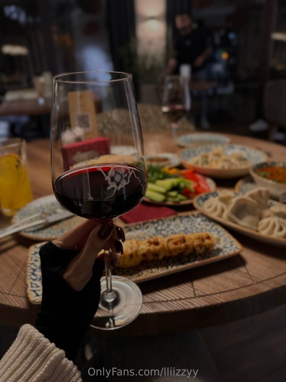 Lizzy / lliizzyy nude photo #31