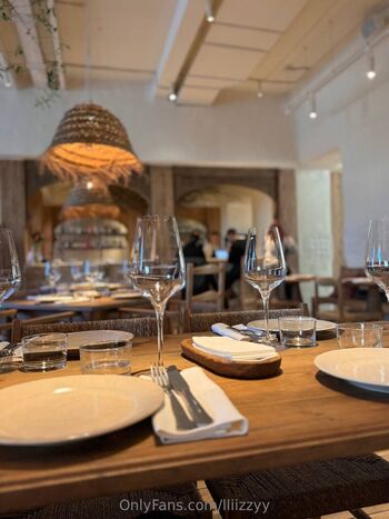 Lizzy / lliizzyy nude photo #32