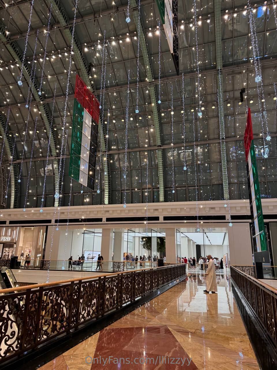 Lizzy / lliizzyy nude photo #38