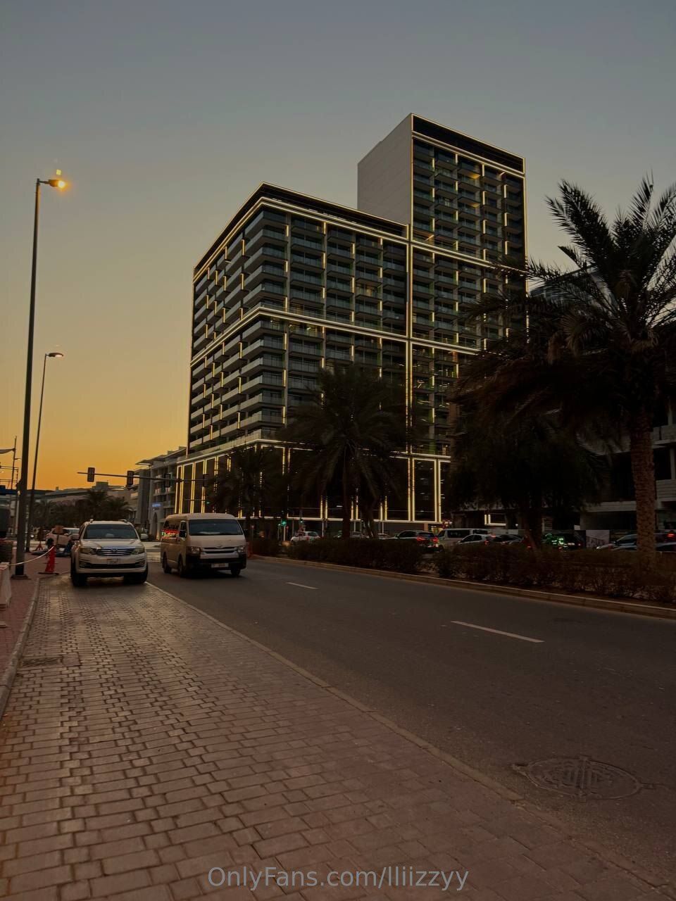 Lizzy / lliizzyy nude photo #39