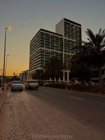 Lizzy / lliizzyy nude photo #39