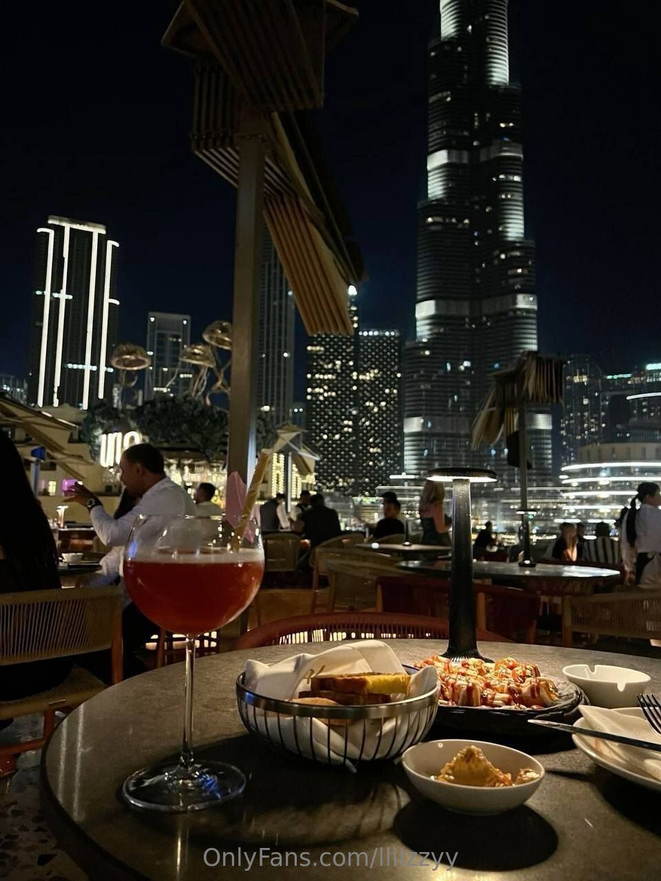 Lizzy / lliizzyy nude photo #40