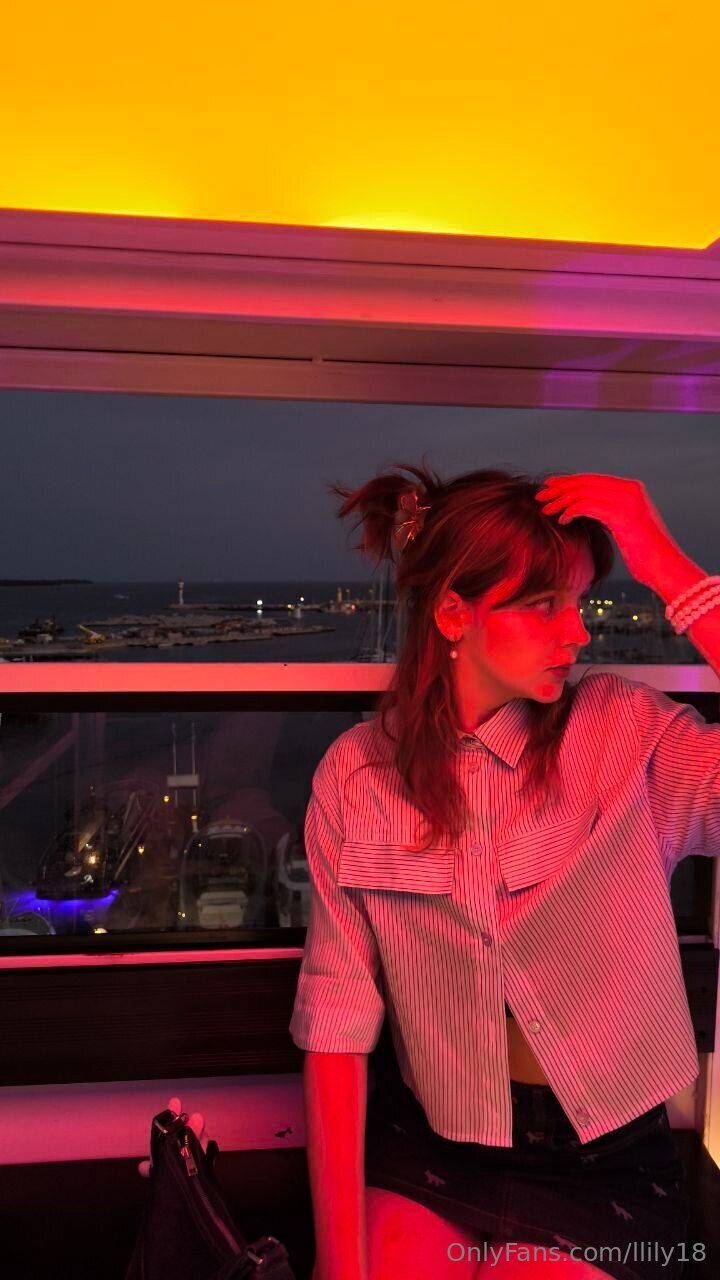 Lily / llily18 nude photo #1