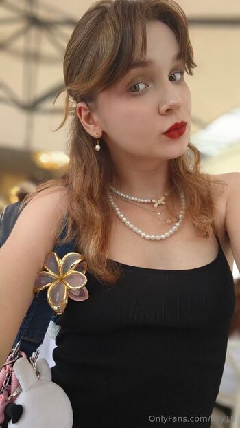 Lily / llily18 nude photo #3