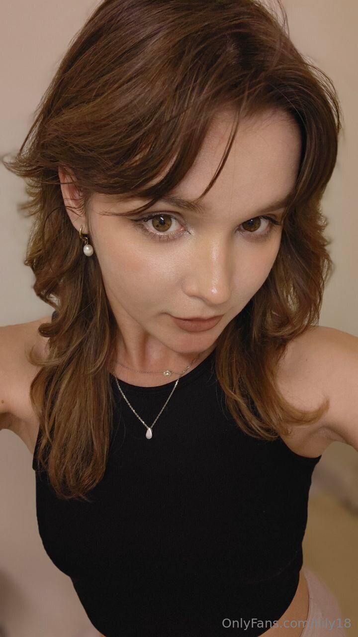 Lily / llily18 nude photo #5