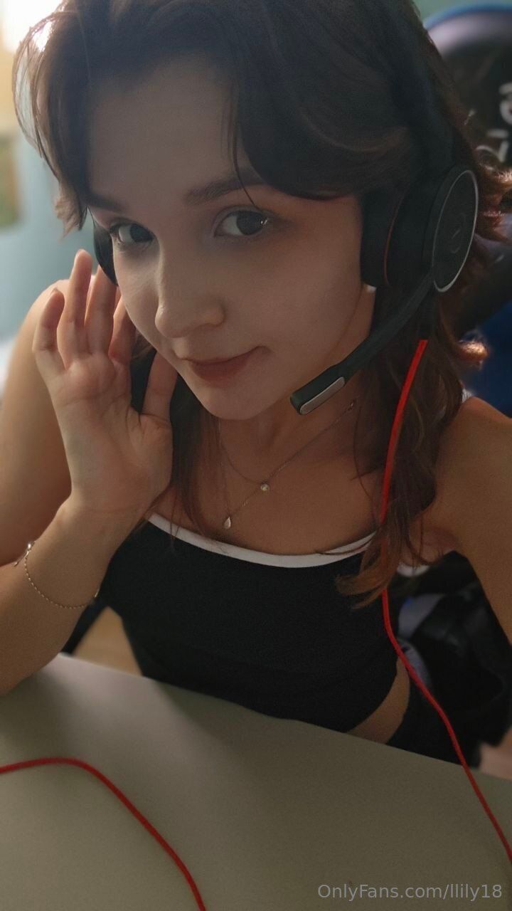 Lily / llily18 nude photo #8