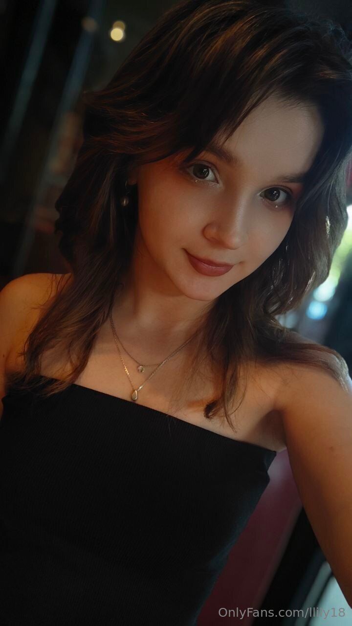 Lily / llily18 nude photo #10