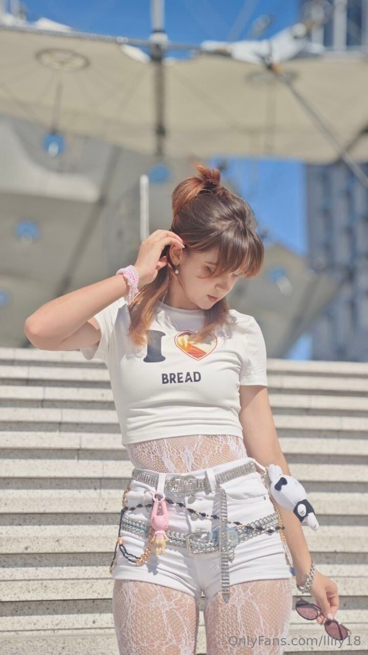 Lily / llily18 nude photo #15